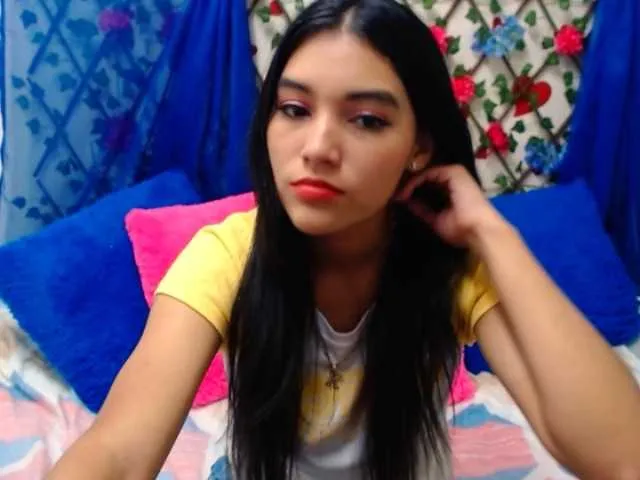 Live sex webcam photo for vikyroxe #268941750