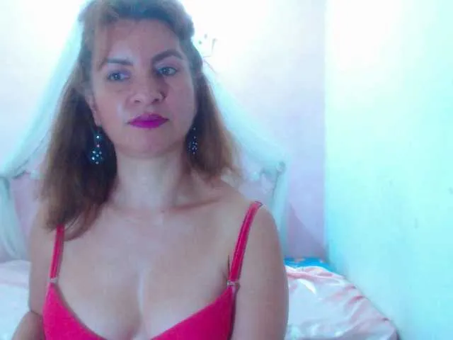 Live sex webcam photo for AliceMiller13 #268941805