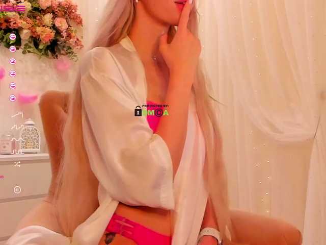 Live sex webcam photo for MiaTonyy #268935496