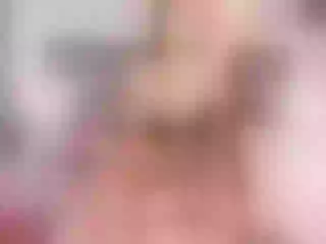 Live sex webcam photo for CarolaSallow #268925975