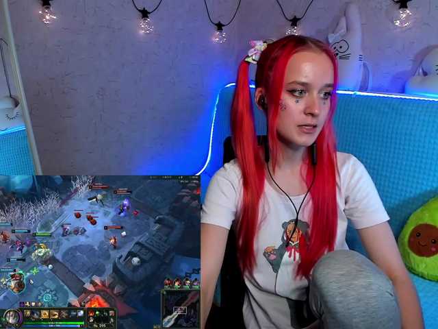 Live sex webcam photo for KiraLiLime #287990100