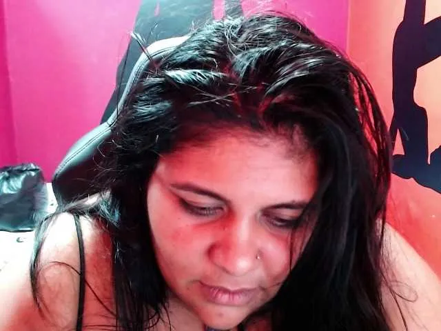 Live sex webcam photo for andreeina25 #268932207