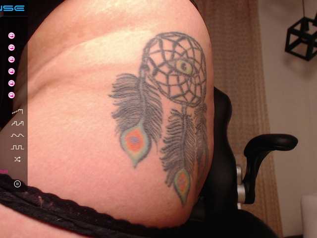 Live sex webcam photo for chloe-rosse #268932441