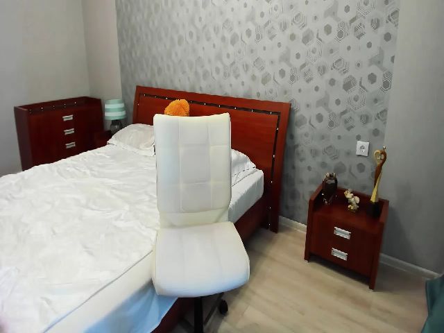 Live sex webcam photo for Auroraa__ #268932638