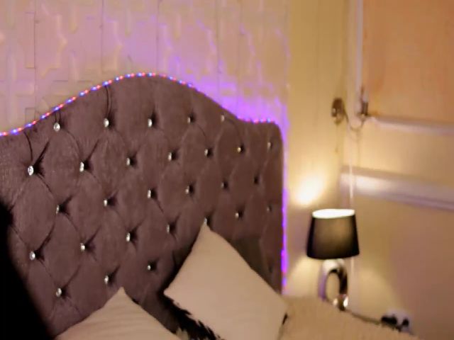 Live sex webcam photo for SashaBrie #268931210