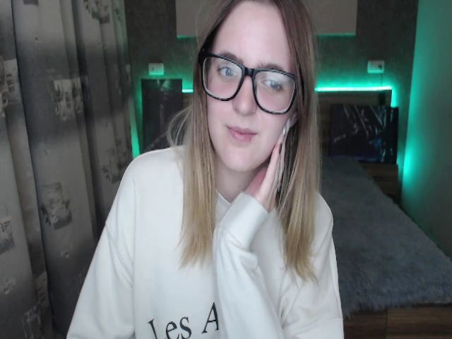 Live sex webcam photo for Ella_Hudson #268944735