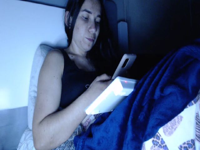 Live sex webcam photo for Joanne7 #268930458