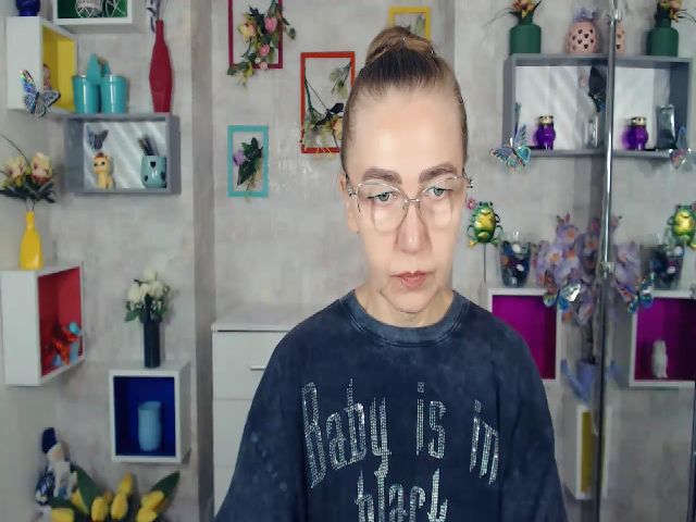 Live sex webcam photo for Greybunny #268937280