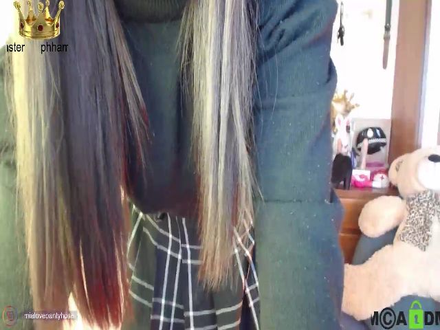 Live sex webcam photo for Miahot21 #268939297