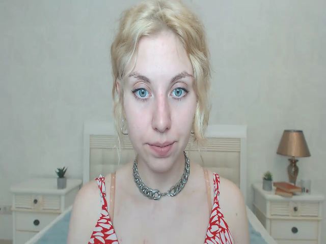 Live sex webcam photo for MollyDiamond1 #268938775