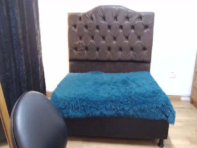 Live sex webcam photo for Emmaafox #268936745