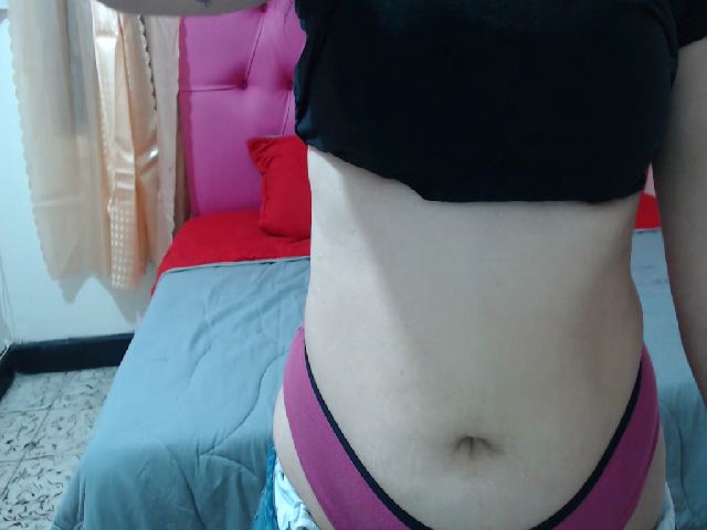 Live sex webcam photo for sophiie_fox #268928794