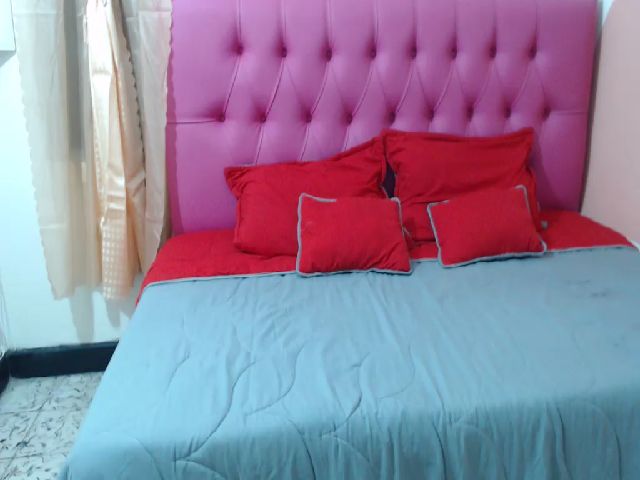 Live sex webcam photo for sophiie_fox #268929113