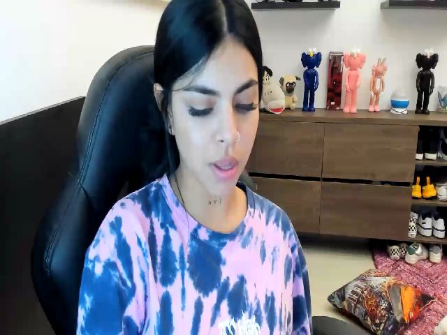 Live sex webcam photo for Miss_kim18 #268928884