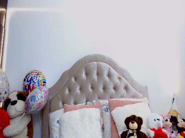 Live sex webcam photo for Sofiaprada1 #268945343