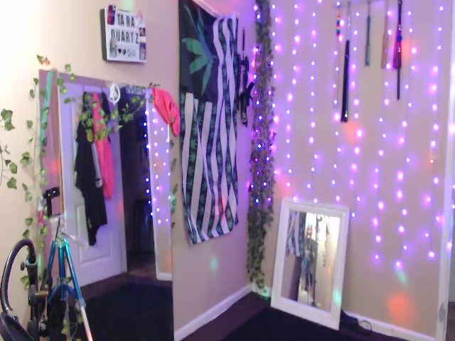 Live sex webcam photo for Tara_Quartz #268928123