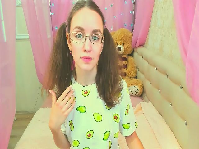 Live sex webcam photo for LIL_MAYA #268929926