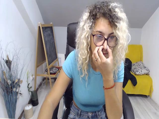 Live sex webcam photo for CurlyBella #268929795