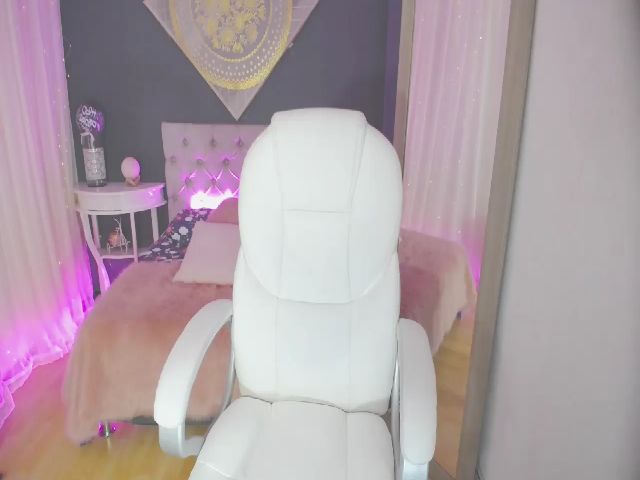 Live sex webcam photo for Karina_V #268930897