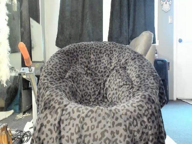 Live sex webcam photo for KinkyKortney #268935379