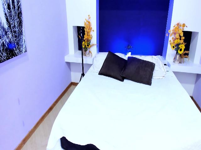 Live sex webcam photo for MafeRivers #268935213