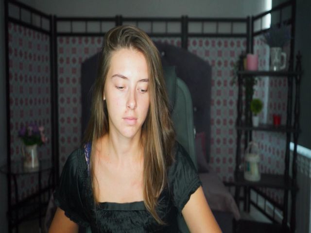 Live sex webcam photo for GloriaElmers #268936607