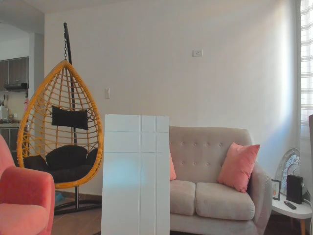 Live sex webcam photo for Saritaa__ #268944486