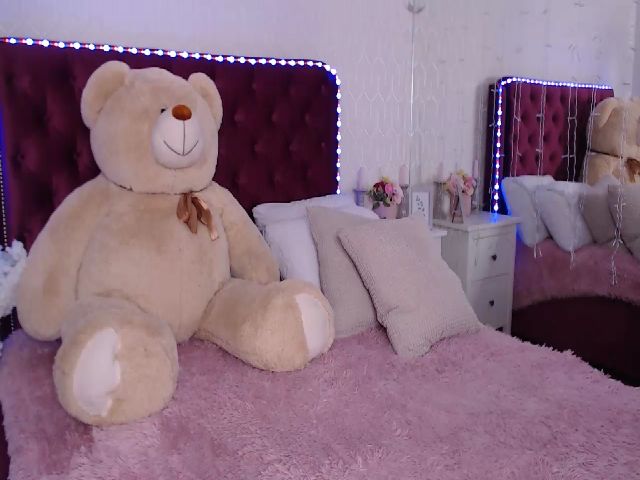 Live sex webcam photo for DOMINICA_MINI #268933250