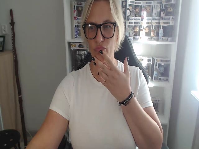 Live sex webcam photo for LuisaSexy69 #268938000