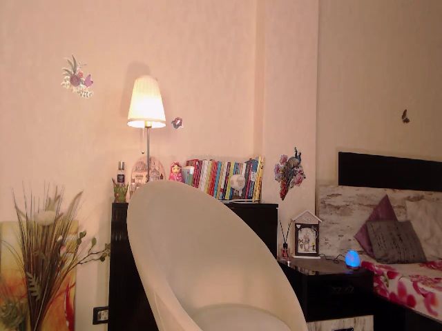Live sex webcam photo for OzzyVal #268942878