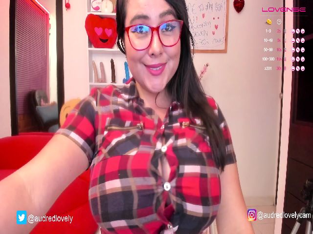 Live sex webcam photo for Audredlovely #268930480