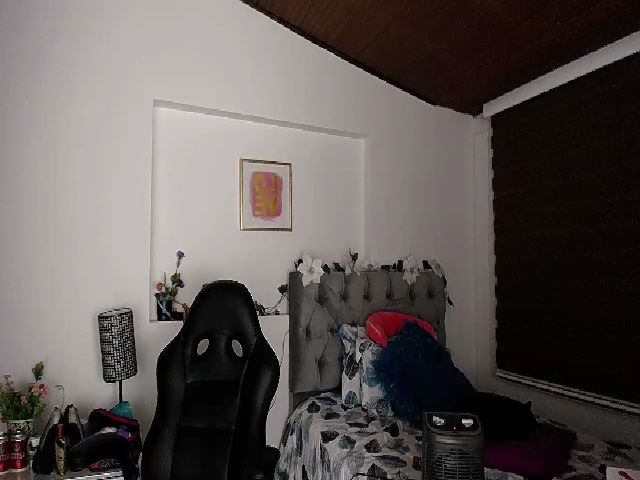 Live sex webcam photo for Cristal_19 #268933240