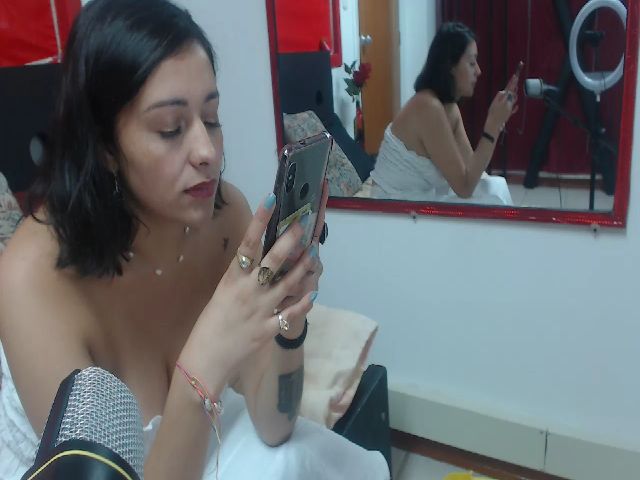 Live sex webcam photo for Emily_sweet2 #268928189