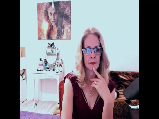 Live sex webcam photo for AngelKaty69 #268943576