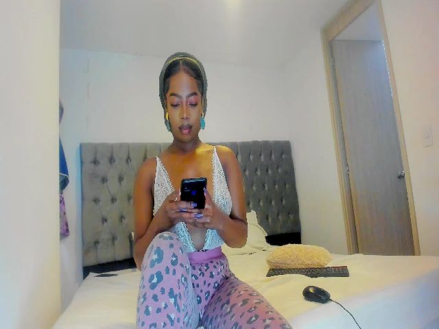 Live sex webcam photo for Afro__Goddess #268937703