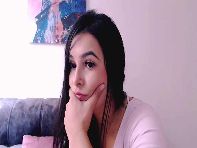 Live sex webcam photo for Brendalin18 #268940104