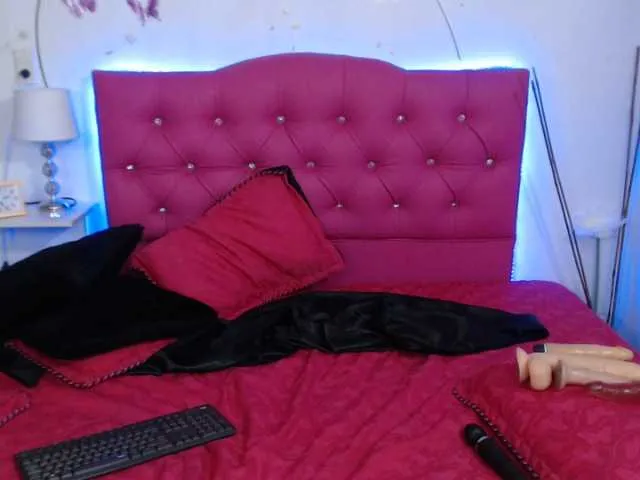 Live sex webcam photo for haddy18 #268941848