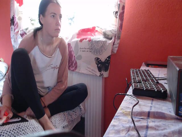 Live sex webcam photo for HOT_JULLYXXX #268935308