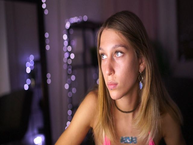Live sex webcam photo for Poppyes #268939537