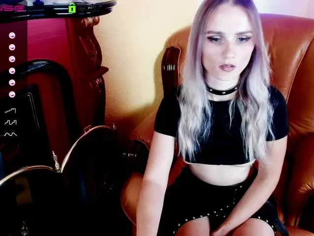Live sex webcam photo for Ornella-love #268931436