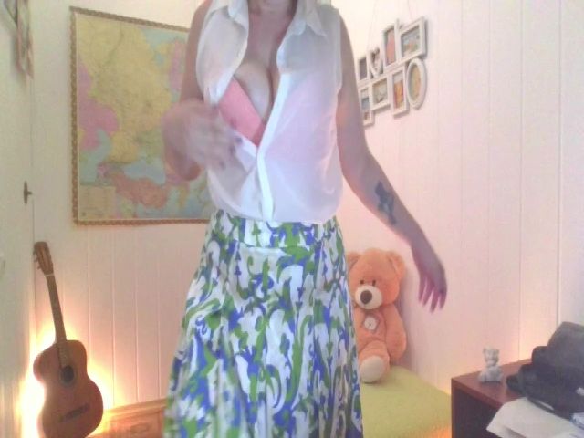 Live sex webcam photo for AliceMood #268942214