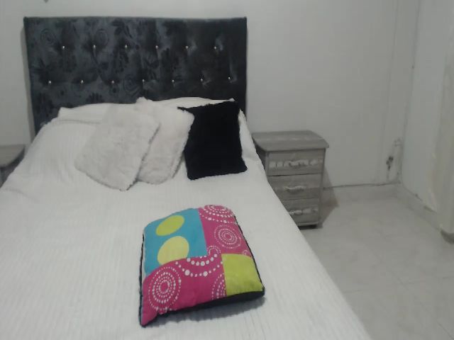 Live sex webcam photo for Renata_Lozada #268931023