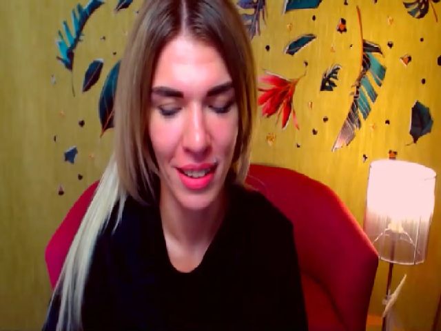 Live sex webcam photo for Sendy_White #268930968