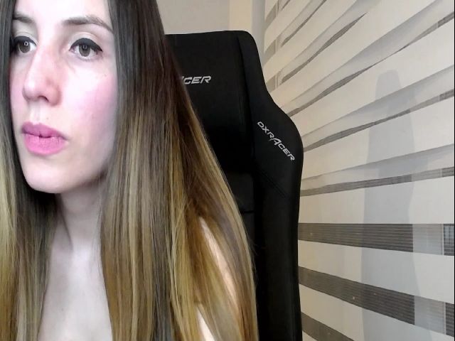 Live sex webcam photo for Alanaa_New #268930615