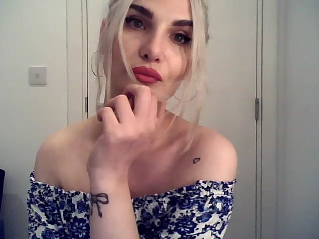 Live sex webcam photo for MiaK_ #268939020