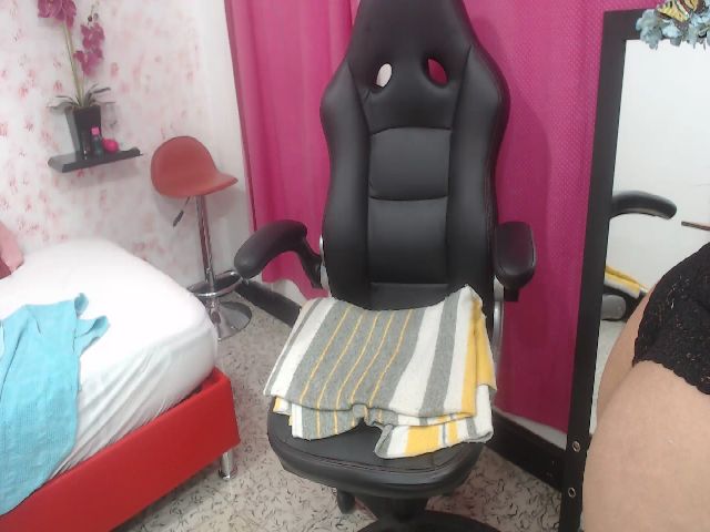 Live sex webcam photo for Alejandra_06 #268932685