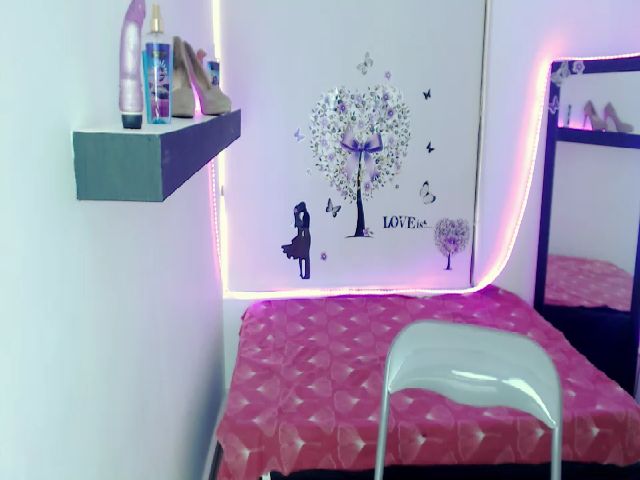 Live sex webcam photo for Alice_cruz_ #268937432