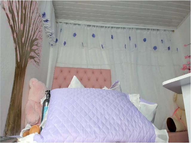 Live sex webcam photo for Roxyswt #268941915