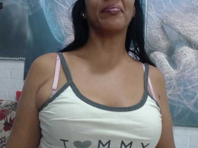 Live sex webcam photo for JulietaMilf #268947039