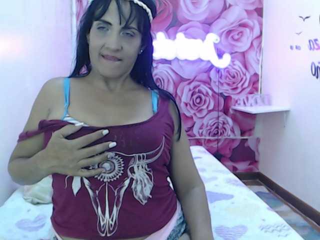 Live sex webcam photo for JulietaMilf #268951991